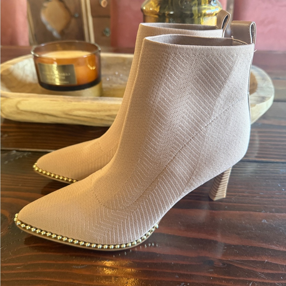 BCBGeneration “Beya” Women’s Fashion Boot – Size 10